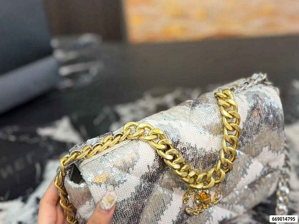 复刻LV Neverfull:高仿包包选购与鉴别指南-大牌包包配图1 复刻LV Neverfull:高仿包包选购与鉴别指南-大牌包包配图1