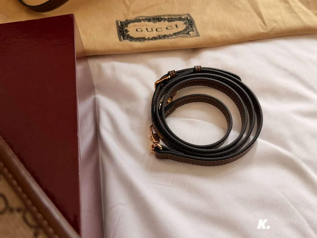 高仿巴黎世家机车包值得买吗?真实体验与选购建议-机车包配图1 高仿巴黎世家机车包值得买吗?真实体验与选购建议-机车包配图1