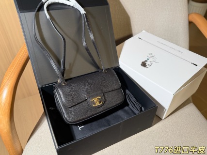 进口牛皮香奈儿风口盖包 腋下包 20×12×6 礼盒装